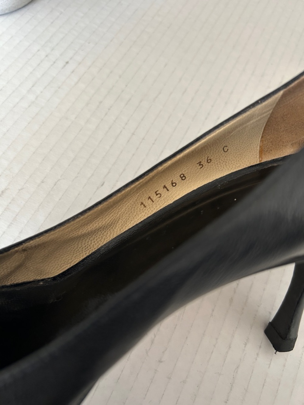 Gucci Black Leather Pointed-Toe Pumps with Silver Horsebit - Picture 9 of 12